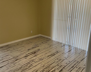 17331 Red Oak Drive - Photo Thumbnail 5