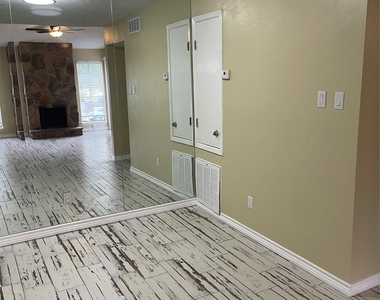 17331 Red Oak Drive - Photo Thumbnail 4