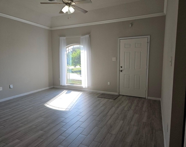 4801 Wenda Street - Photo Thumbnail 4