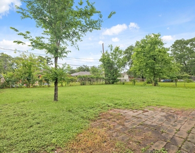 9133 Woodlyn Road - Photo Thumbnail 12