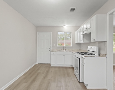 9133 Woodlyn Road - Photo Thumbnail 3