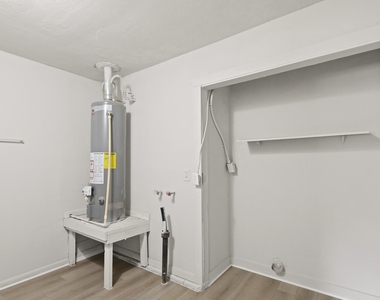 9133 Woodlyn Road - Photo Thumbnail 6
