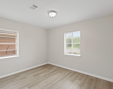 9133 Woodlyn Road - Photo Thumbnail 11