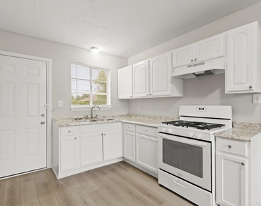 9133 Woodlyn Road - Photo Thumbnail 4