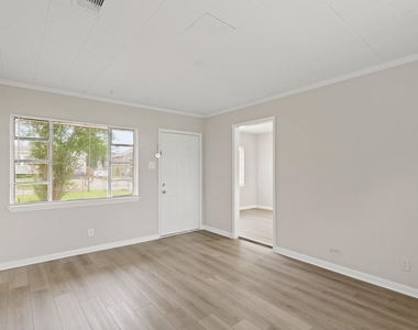 9133 Woodlyn Road - Photo Thumbnail 8
