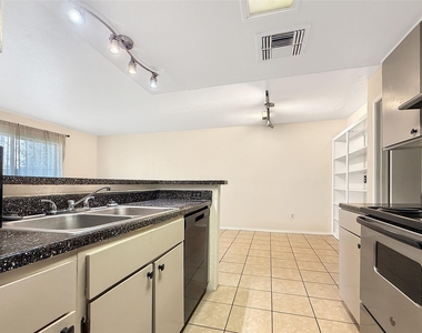 12905 Woodforest Boulevard - Photo Thumbnail 9