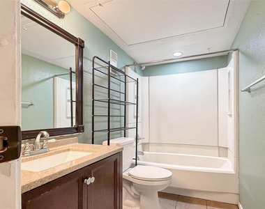 12905 Woodforest Boulevard - Photo Thumbnail 13