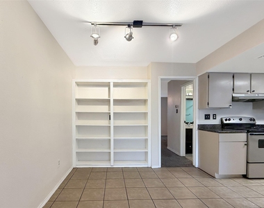 12905 Woodforest Boulevard - Photo Thumbnail 7