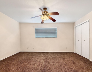 12905 Woodforest Boulevard - Photo Thumbnail 11