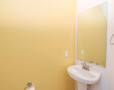 1122 Live Oak Street - Photo Thumbnail 10