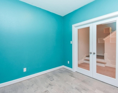 1122 Live Oak Street - Photo Thumbnail 21