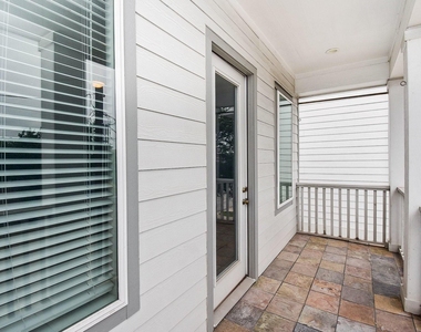 1122 Live Oak Street - Photo Thumbnail 16