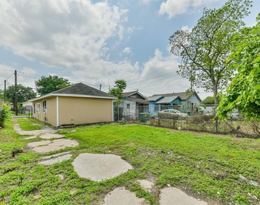 7615 Avenue E - Photo Thumbnail 19