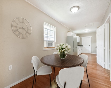 7615 Avenue E - Photo Thumbnail 6