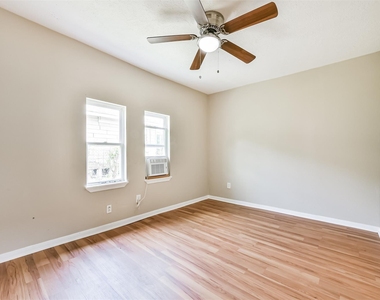 7615 Avenue E - Photo Thumbnail 10
