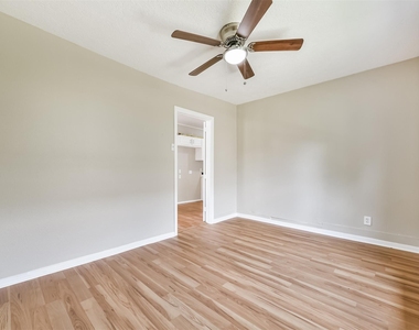 7615 Avenue E - Photo Thumbnail 11