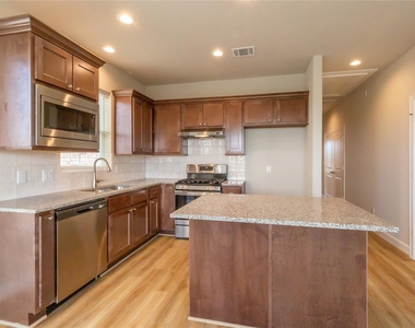 1016 Tillman Lane - Photo Thumbnail 6