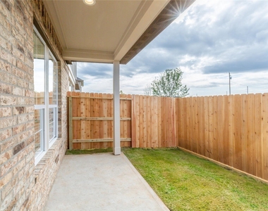 1016 Tillman Lane - Photo Thumbnail 16