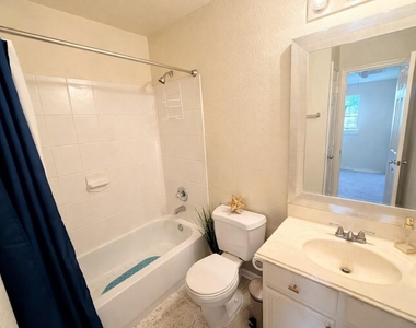 4215 Oakview Creek Lane - Photo Thumbnail 9