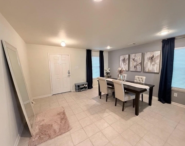 4215 Oakview Creek Lane - Photo Thumbnail 2