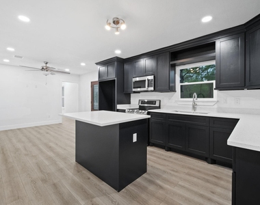 17411 Rolling Hill Lane - Photo Thumbnail 7