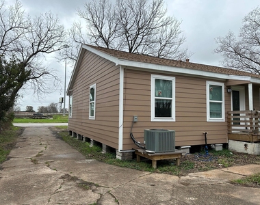 906 Eagle Avenue - Photo Thumbnail 6