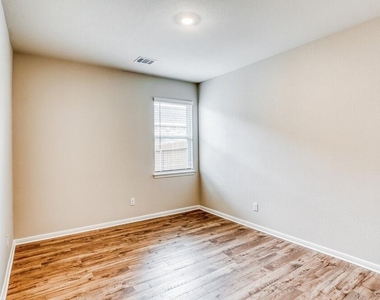 7527 Tipton Meadow Way - Photo Thumbnail 10