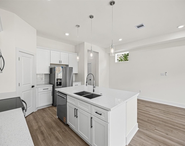 443 Hahlo Street - Photo Thumbnail 10