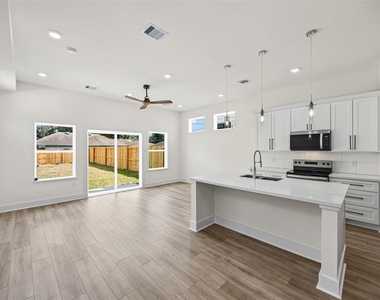 443 Hahlo Street - Photo Thumbnail 8