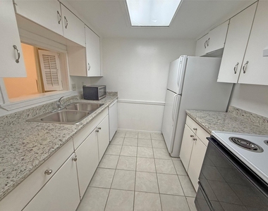 12633 Memorial Drive - Photo Thumbnail 5