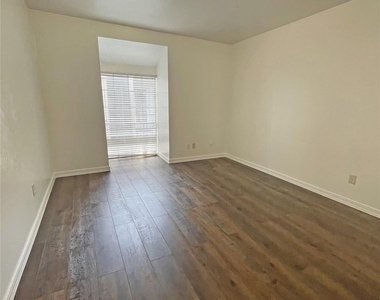 12633 Memorial Drive - Photo Thumbnail 4