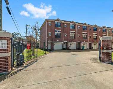 2710 Hullsmith Drive - Photo Thumbnail 2