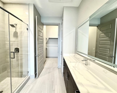 401 W 25th Street - Photo Thumbnail 9