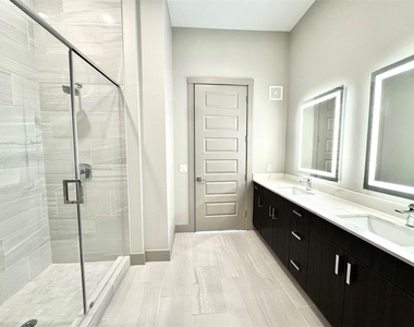 401 W 25th Street - Photo Thumbnail 7