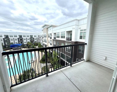 401 W 25th Street - Photo Thumbnail 11