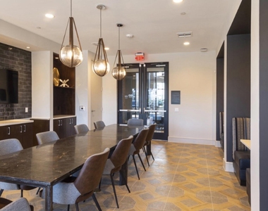 401 W 25th Street - Photo Thumbnail 27