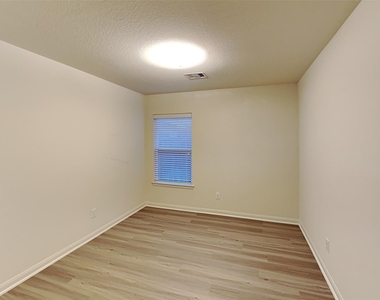 22718 Klingamans Way - Photo Thumbnail 14