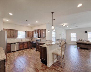 1122 Detroit Street - Photo Thumbnail 8