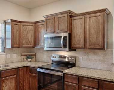 1122 Detroit Street - Photo Thumbnail 9