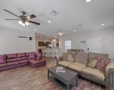 1122 Detroit Street - Photo Thumbnail 7