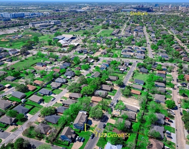 1122 Detroit Street - Photo Thumbnail 2
