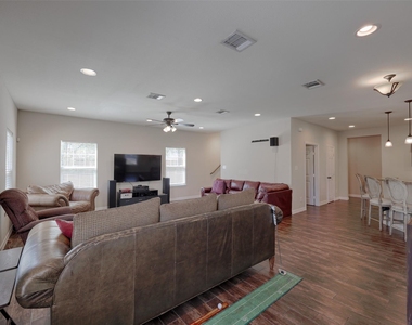 1122 Detroit Street - Photo Thumbnail 5