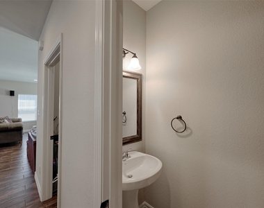 1122 Detroit Street - Photo Thumbnail 15