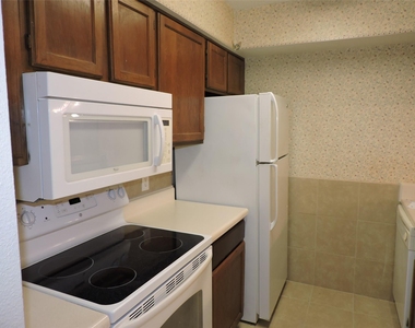 17401 Red Oak Drive - Photo Thumbnail 5