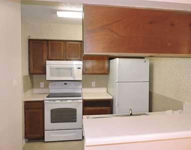 17401 Red Oak Drive - Photo Thumbnail 4