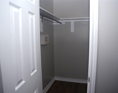4122 Tiffin St Street - Photo Thumbnail 5