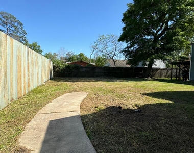 8708 Lanewood Drive - Photo Thumbnail 15