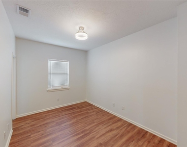 5843 Petty Street - Photo Thumbnail 15
