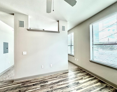 3788 Richmond St Avenue - Photo Thumbnail 6