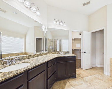 2807 Naples Park Lane - Photo Thumbnail 16